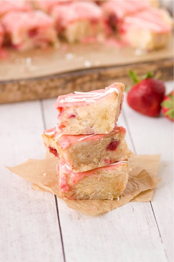 easy blondie recipe with strawberries