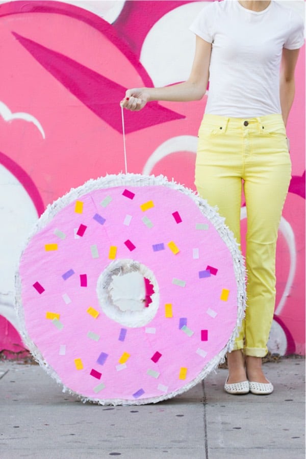 large donut shaped diy pinata tutorial