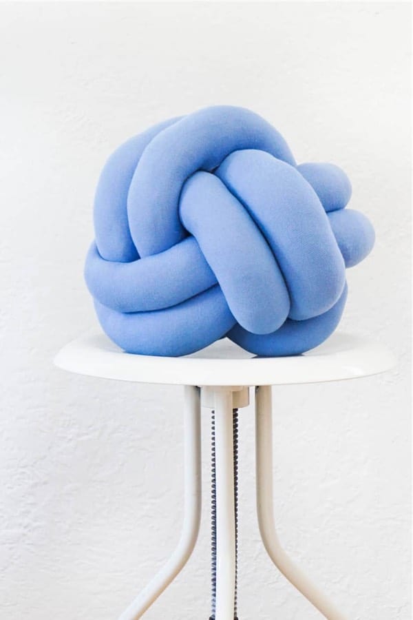 do it yourself knot pillow example