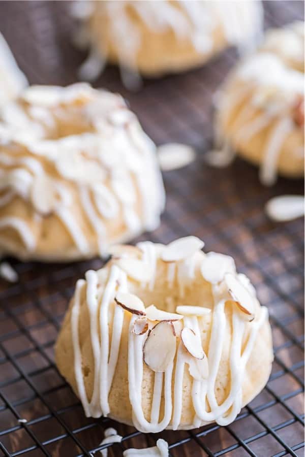 quick bundt cake recipe with almond