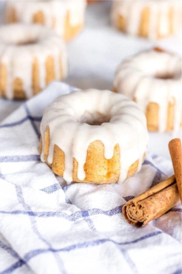winter time small bundt cake tutorial