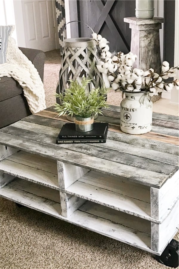 pallet project for farmhouse coffee table