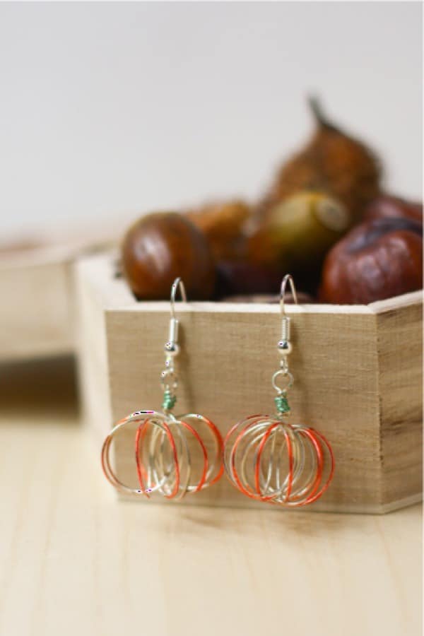 wire earrings with pumpkin shape