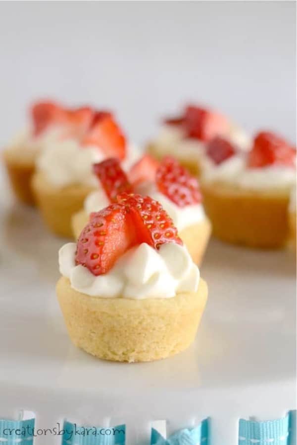 mini strawberry cookie cups