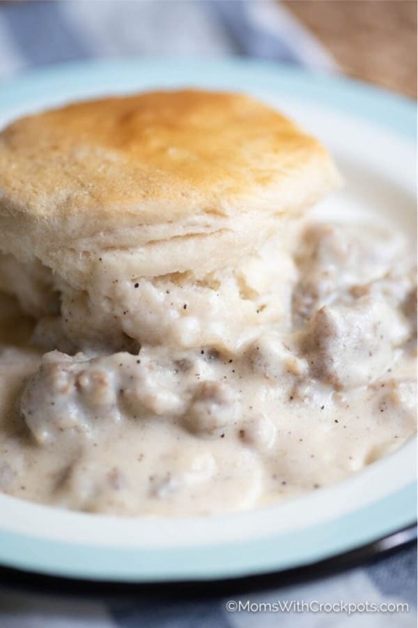low cost crockpot recipe for biscuits and gravy