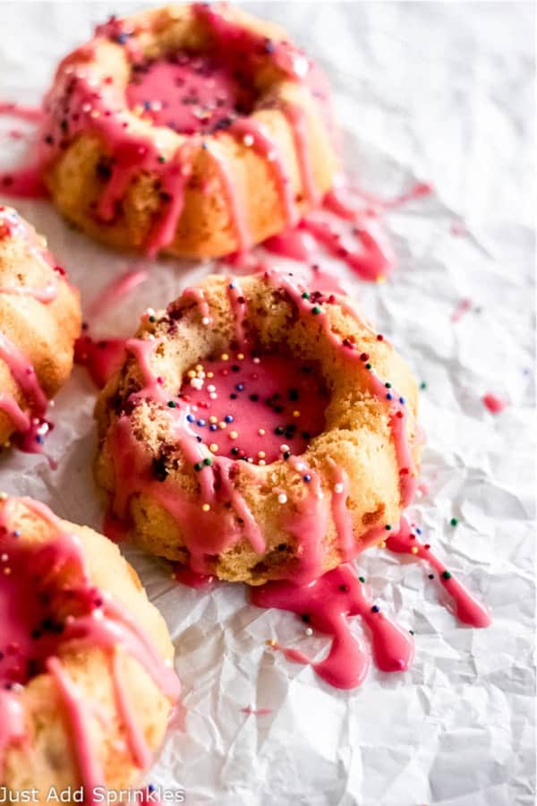bundt cake recipe tutorial with strawberries