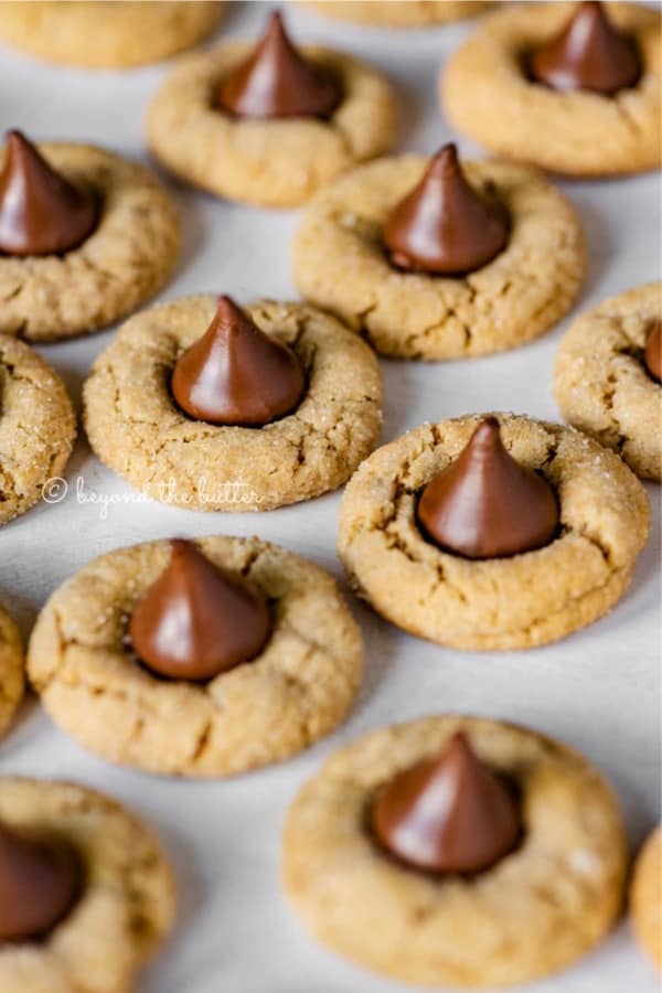 peanut butter and hersey kiss cookie tutorial