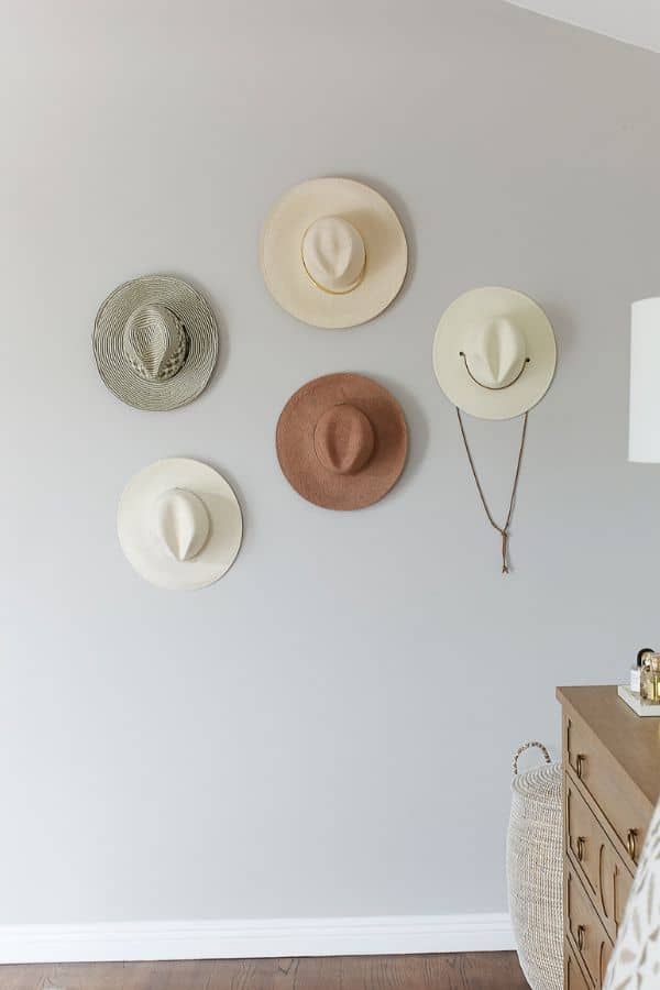 HAT WALL DISPLAY FOR ROOM