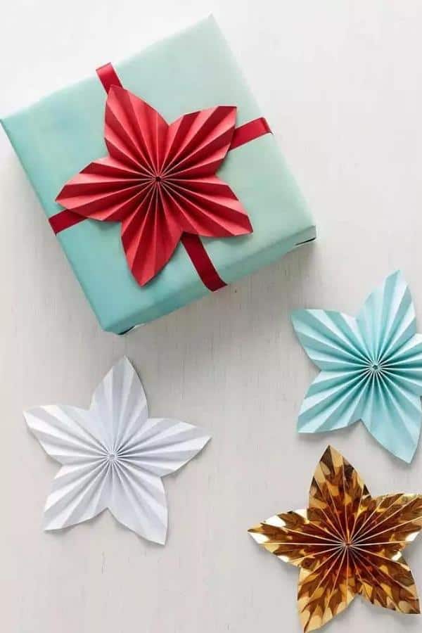 PAPER STAR GIFT TOPPERS