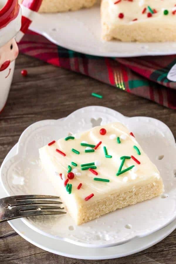 This holiday season, spend more time with your family instead of in the kitchen with this easy Christmas sugar cookie bars recipe.