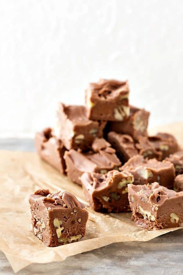 OLD-FASHIONED CREAMY COCOA FUDGE
