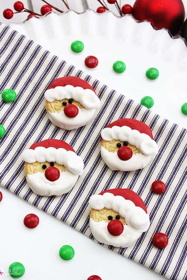 These delicious Santa Oreos only take a few minutes to make, and they are perfect for holiday parties or gifts!