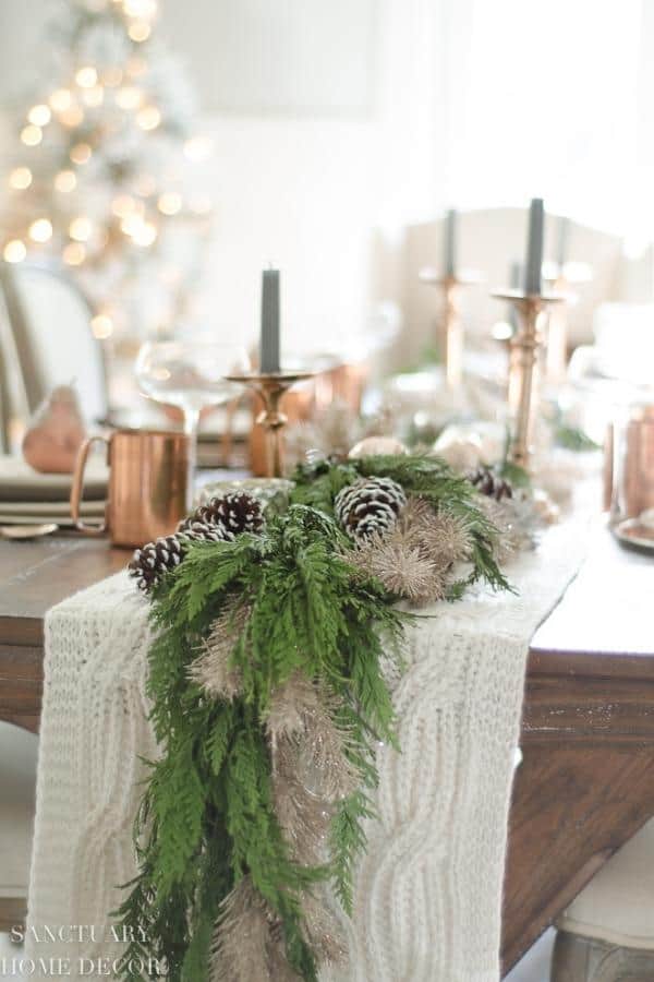 NEUTRAL CHRISTMAS TABLESCAPE WITH COPPER ACCENTS