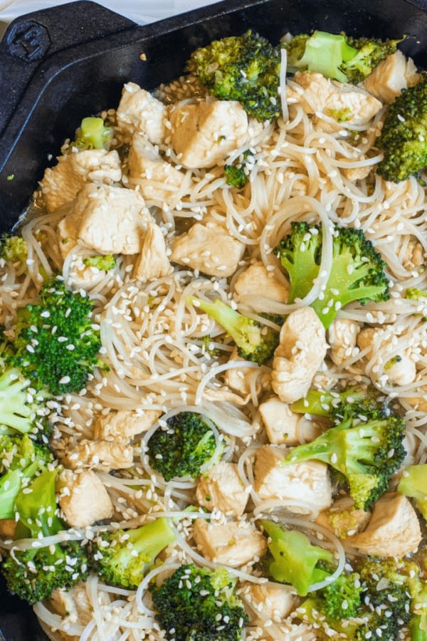 CHICKEN AND BROCCOLI SESAME NOODLES