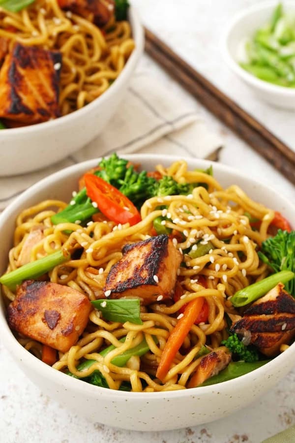 EASY TERIYAKI SALMON NOODLES