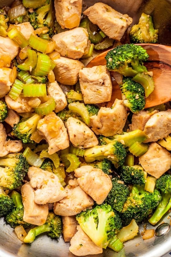 ONE-SKILLET CHICKEN AND BROCCOLI
