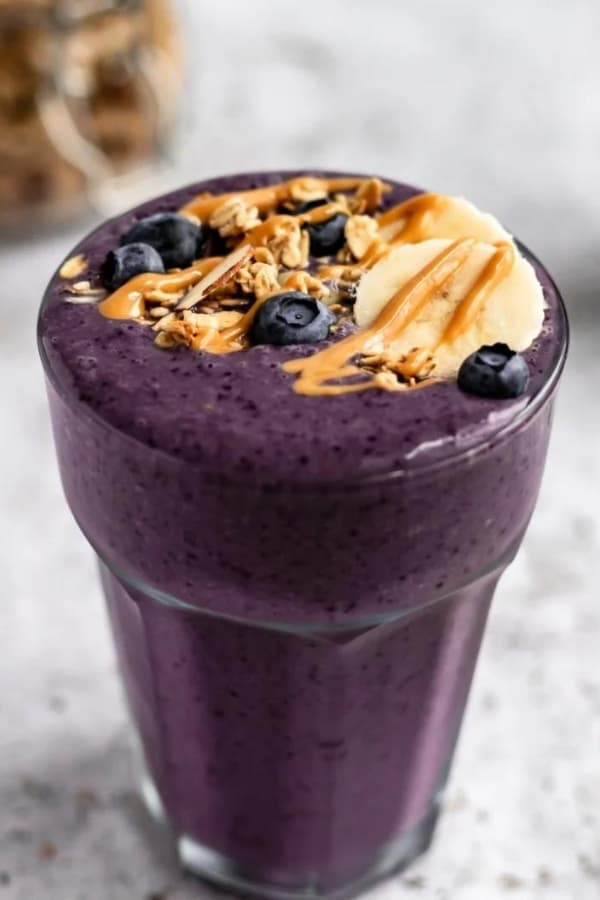 PEANUT BUTTER BLUEBERRY BANANA SMOOTHIE