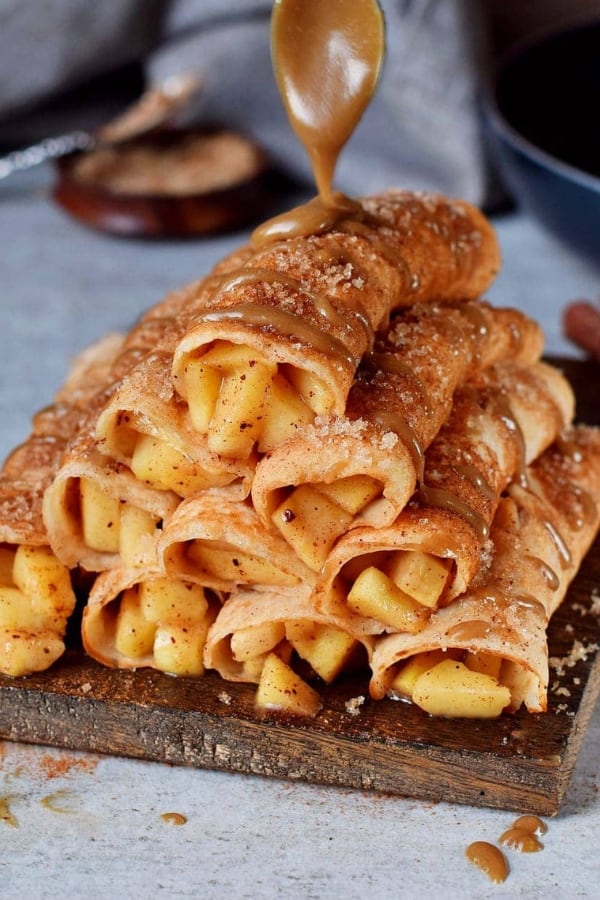APPLE CREPES WITH CINNAMON