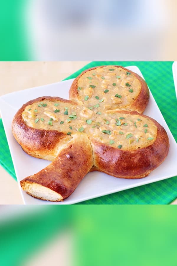 CLOVER-SHAPED BREAD BOWL