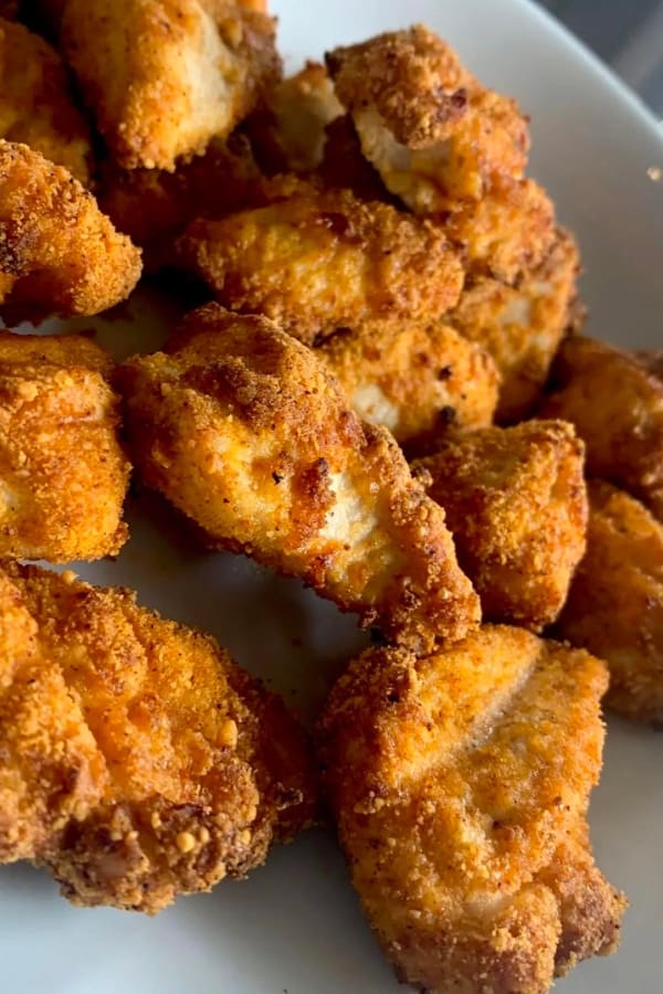 KETO CHICKEN NUGGETS WITH BUFFALO SAUCE