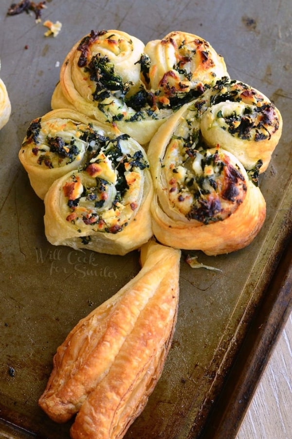 SPINACH AND FETA PASTRY SHAMROCK