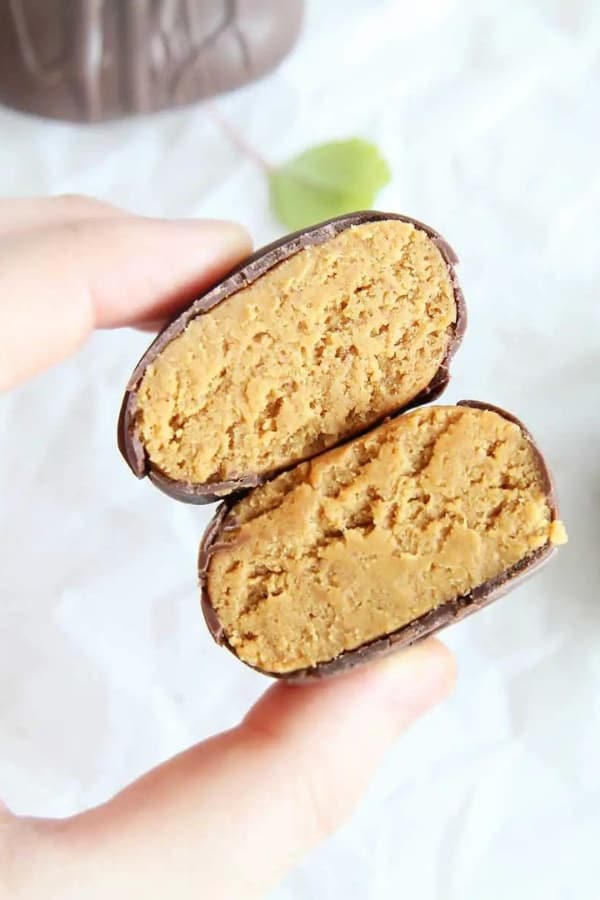 3-INGREDIENT PB FIT PEANUT BUTTER EASTER EGGS
