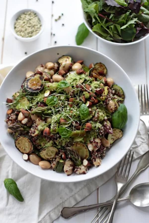 GREEN QUINOA BOWL WITH ASPARAGUS AND ZUCCHINI