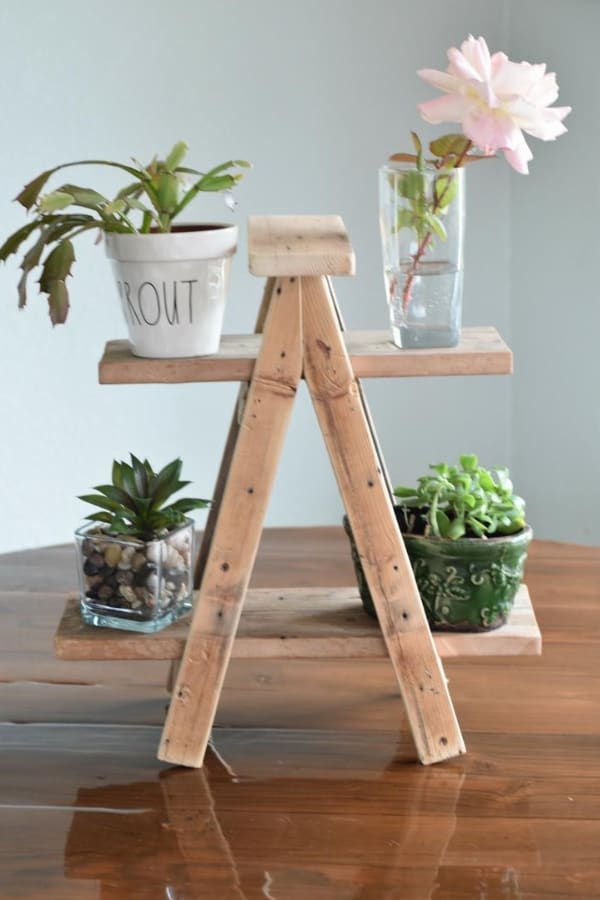 TINY LADDER PLANT STAND