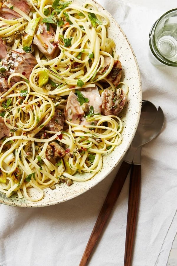 LINGUINE WITH GRILLED TUNA CAPERS