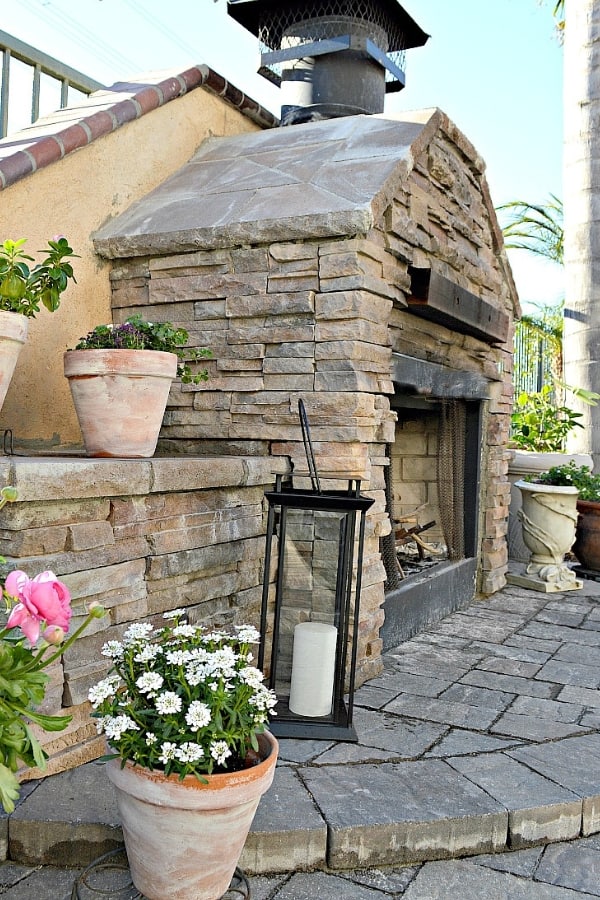 OUTDOOR STACKED STONE FIREPLACE