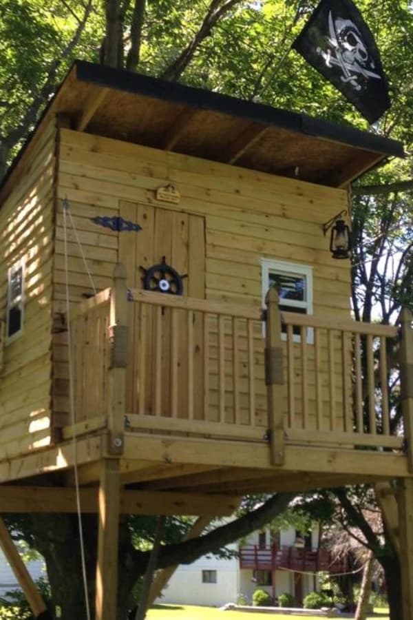 PIRATE HIDEOUT TREEHOUSE