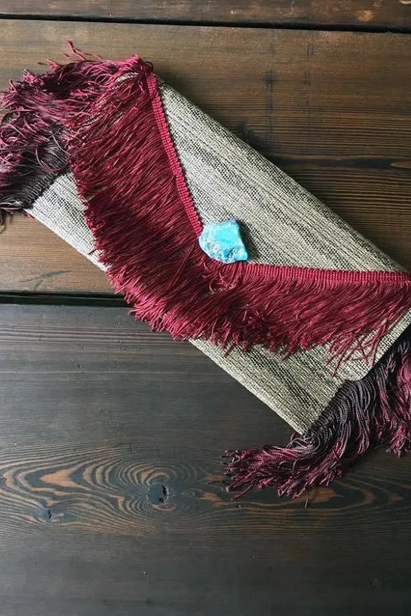 DIY FRINGE BAG FROM A RECYCLED KITCHEN PLACEMAT