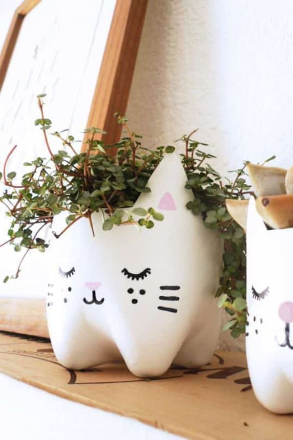 KITTY PLANTERS FROM PLASTIC BOTTLES