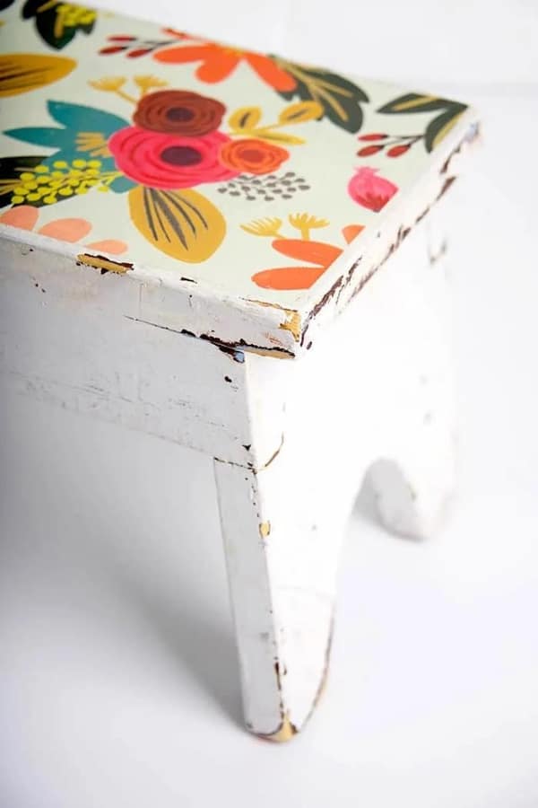 WOODEN STOOL WITH PAPER