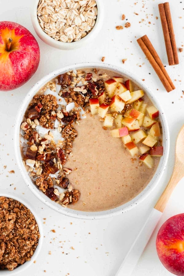 APPLE PIE SMOOTHIE BOWL