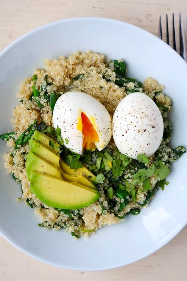 GREEN QUINOA BREAKFAST BOWL