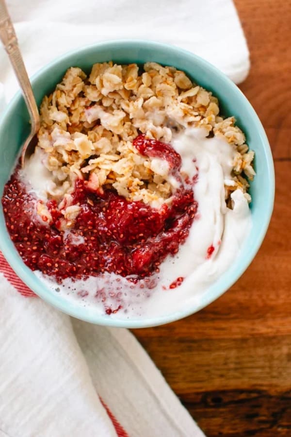 TOASTED OATMEAL WITH STRAWBERRY
