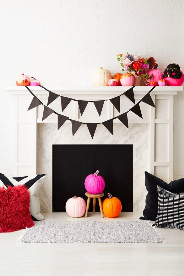 COLORFUL HALLOWEEN MANTEL