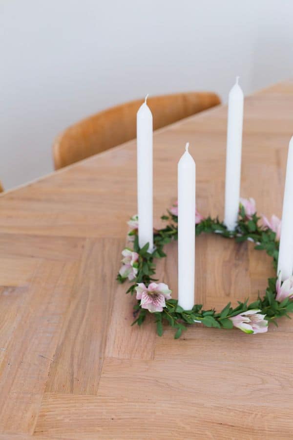 FLAMELESS CANDLE WREATH
