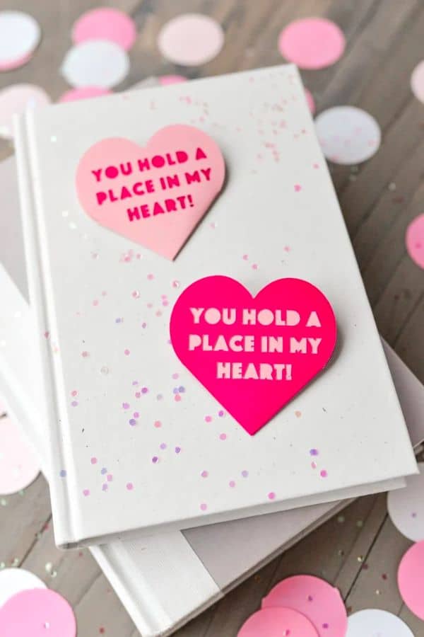 HEART-SHAPED VALENTINE’S DAY BOOKMARKS