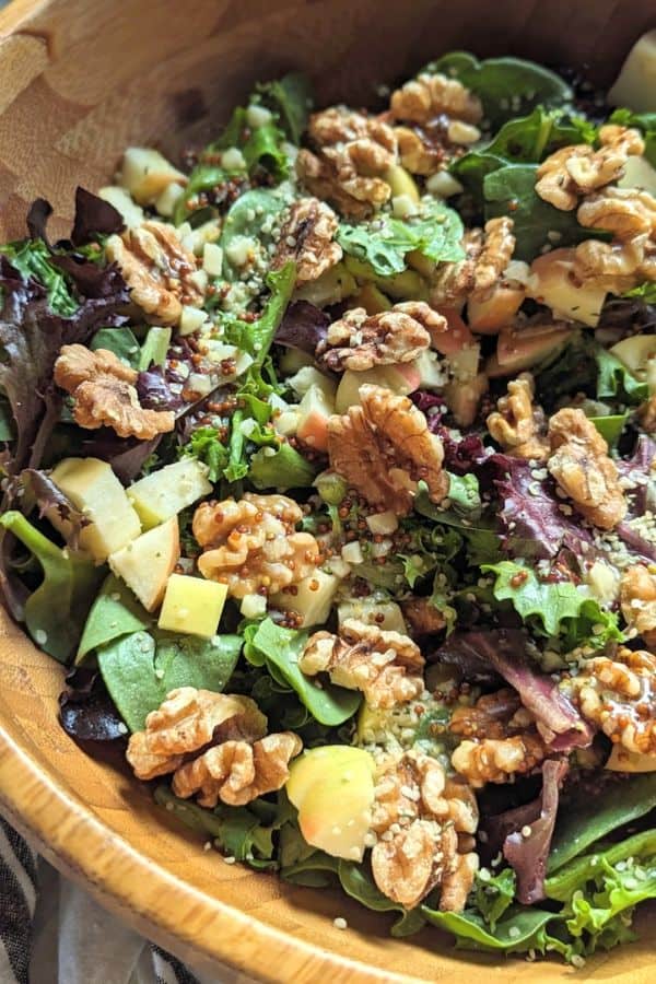 APPLE AND WALNUT SALAD WITH SPINACH