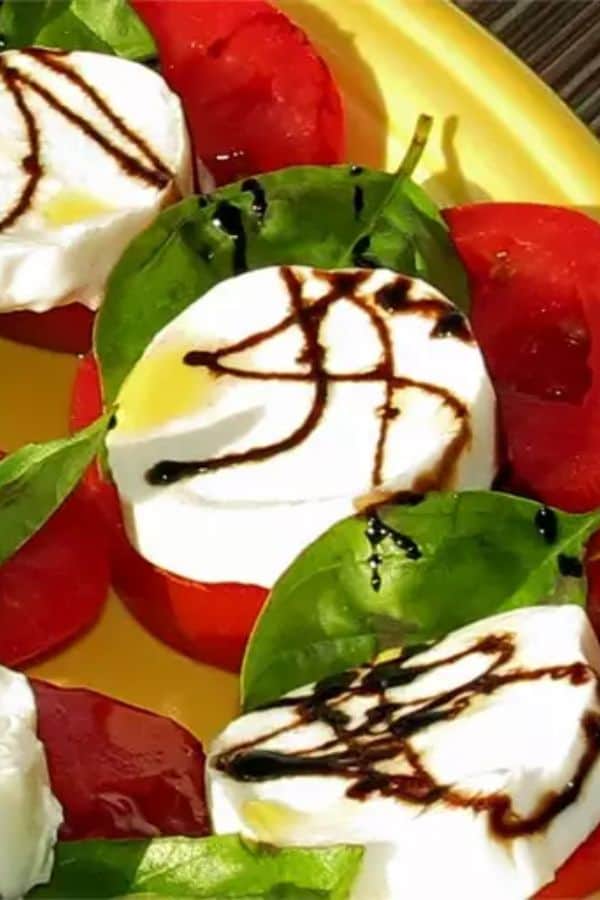 CAPRESE SALAD WITH BALSAMIC REDUCTION