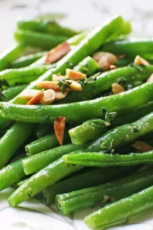 ROASTED GREEN BEANS WITH ALMONDS AND THYME