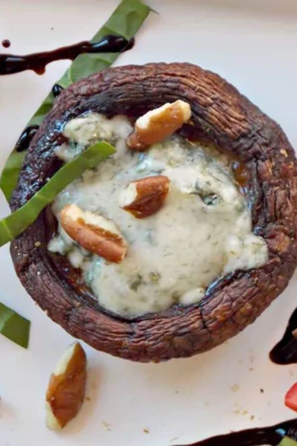 ROASTED PORTOBELLO MUSHROOMS WITH BLUE CHEESE AND WALNUTS