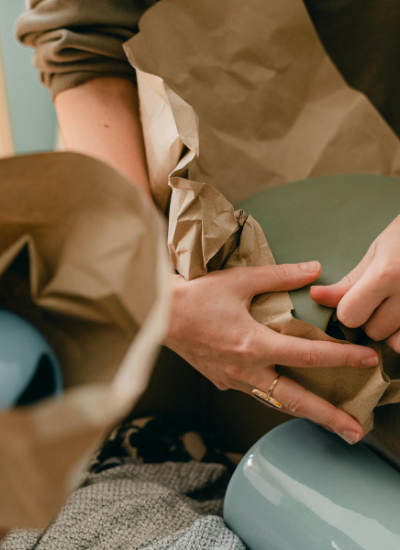 packing ceramic tableware in parchment