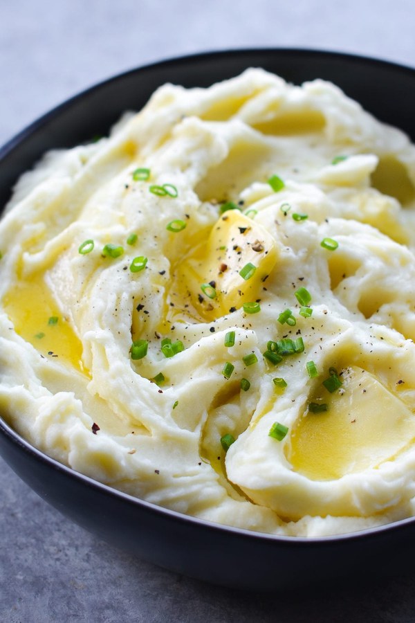 Make-Ahead Mashed Potatoes – an easy Thanksgiving side dish