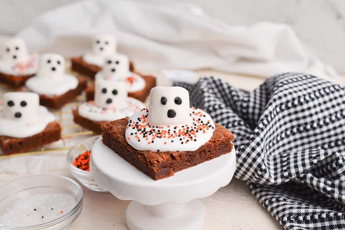 Fast ghost brownies topped with marshmallow fluff and marshmallow ghosts